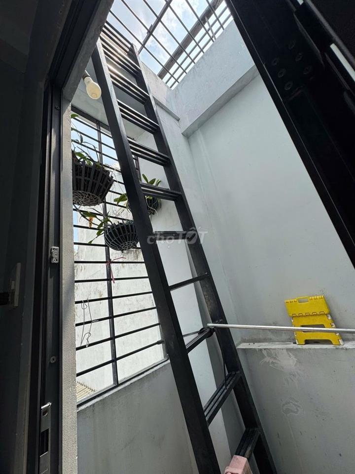 Bán nhà 3 tầng gần AEON Mall Tân Phú, nhỉnh 4 tỷ, 4x8 sổ vuông h.c đủ