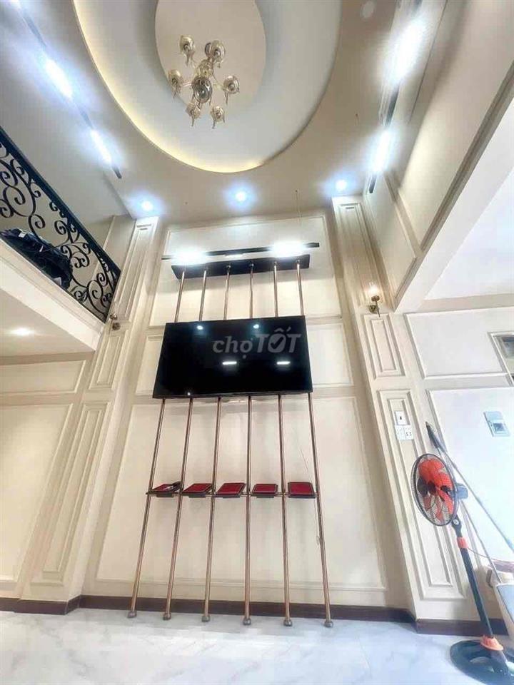 bán nhà mặt tiền ngay công viên làng hoa chỉ nhỉnh 8 tỷ 4 tầng 5PN8WC