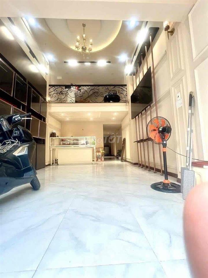 bán nhà mặt tiền ngay công viên làng hoa chỉ nhỉnh 8 tỷ 4 tầng 5PN8WC