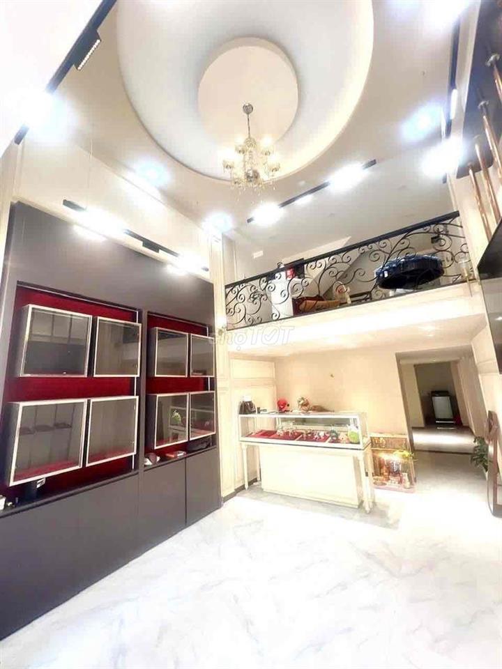 bán nhà mặt tiền ngay công viên làng hoa chỉ nhỉnh 8 tỷ 4 tầng 5PN8WC
