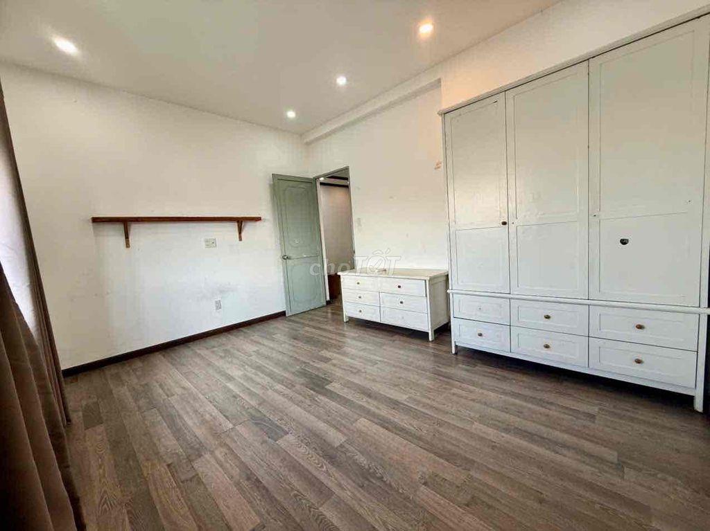 bán chung cư Phan Xích Long có thang máy 49m2 3.35 tỷ full nội thất
