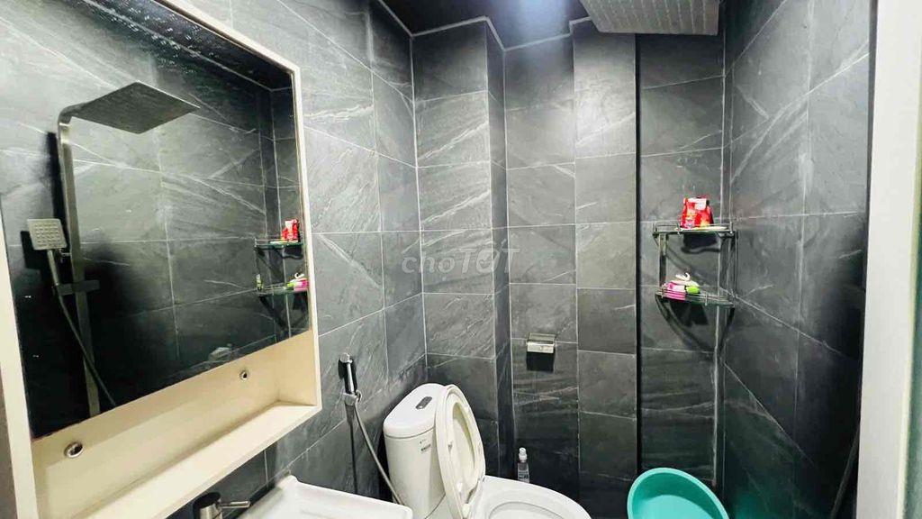bán nhà Huỳnh Văn Bánh Phú Nhuận 5.7 tỷ 3PN , 3 tầng nhà đẹp ở ngay