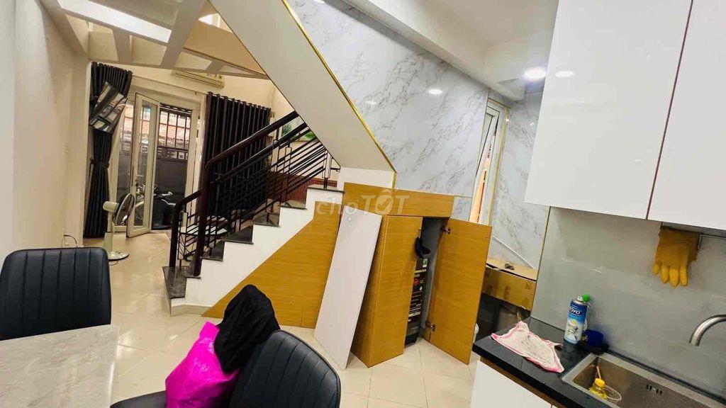 bán nhà Huỳnh Văn Bánh Phú Nhuận 5.7 tỷ 3PN , 3 tầng nhà đẹp ở ngay