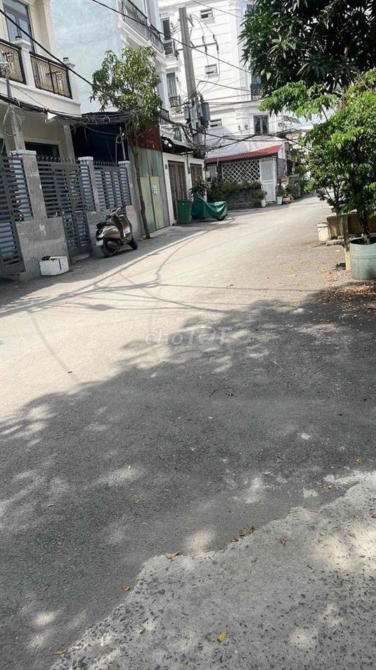 cân cho thuê nhà 1 trệt 1 lầu 20 m  hẻm xe hơi