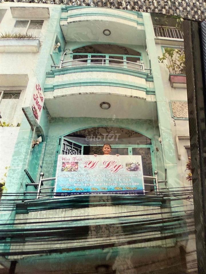 Nhà đẹp mặt tiền đường Khánh Hội cho thúe