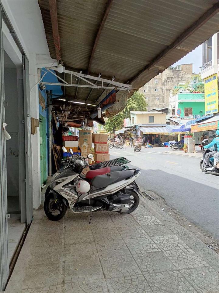 MT buôn bán tự do ngay Chợ , Bến xe