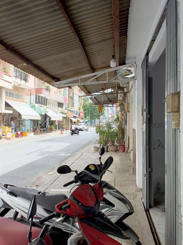 MT buôn bán tự do ngay Chợ , Bến xe