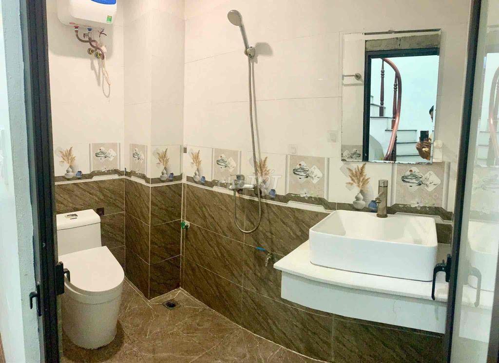 Chính chủ bán gấp nhà nguyên căn 4 tầng tại ngõ 96 đường Di Trạch