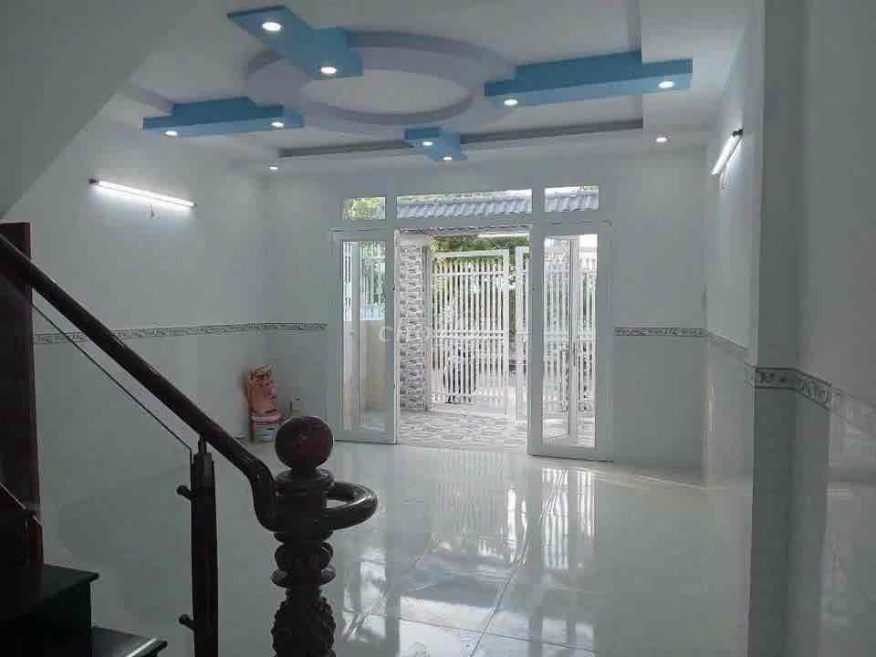 - Kẹt tiền cần bán căn nhà còn mới đường số 24 Tân Thông Hội Củ Chi gi
