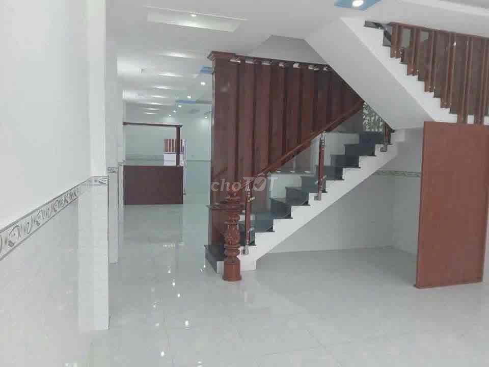 - Kẹt tiền cần bán căn nhà còn mới đường số 24 Tân Thông Hội Củ Chi gi