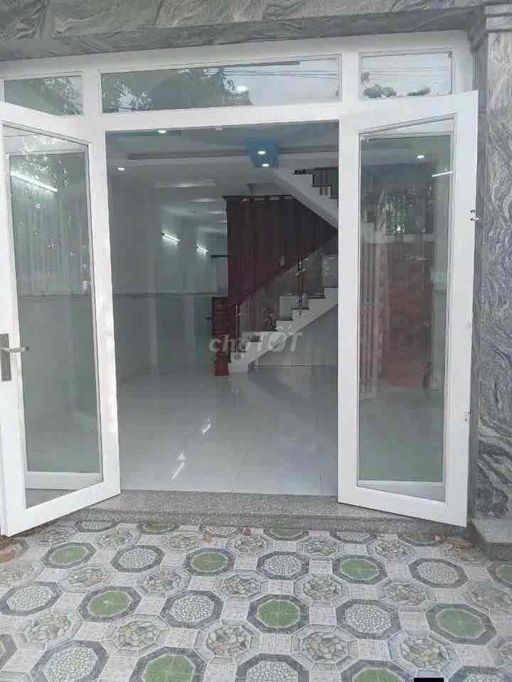 - Kẹt tiền cần bán căn nhà còn mới đường số 24 Tân Thông Hội Củ Chi gi