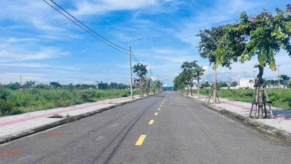 Bán đất gần công viên Đầm sen Nam Hoà Xuân