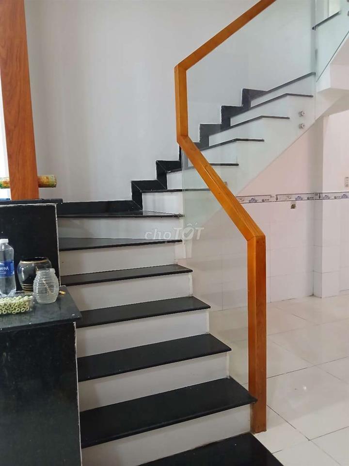 Nhà khu dân cư hiện hữu cần bán nhanh
