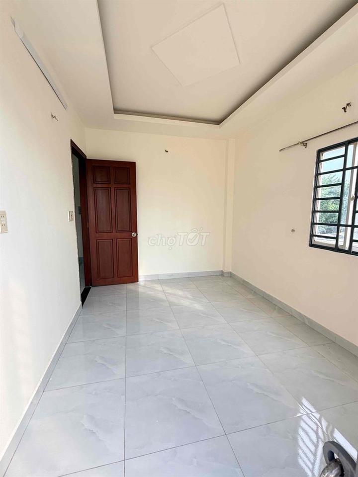 NHÀ NGUYÊN CĂN NGAY CHỢ ĐÔNG QUANG