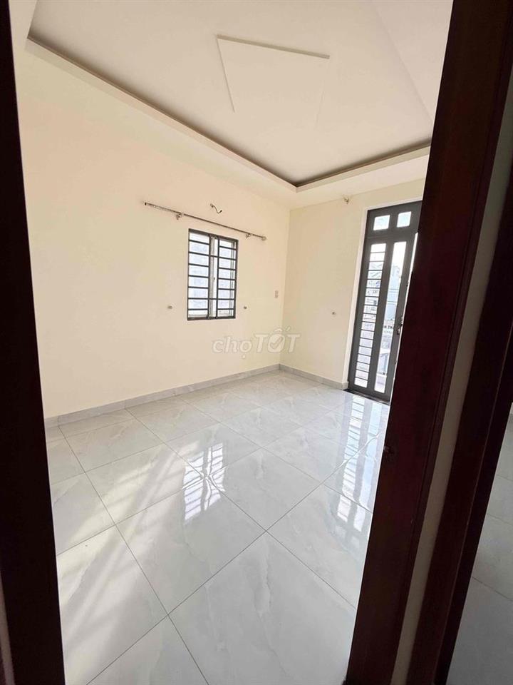 NHÀ NGUYÊN CĂN NGAY CHỢ ĐÔNG QUANG