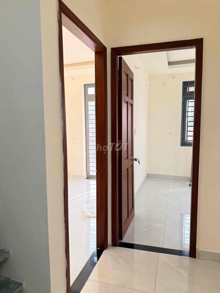 NHÀ NGUYÊN CĂN NGAY CHỢ ĐÔNG QUANG