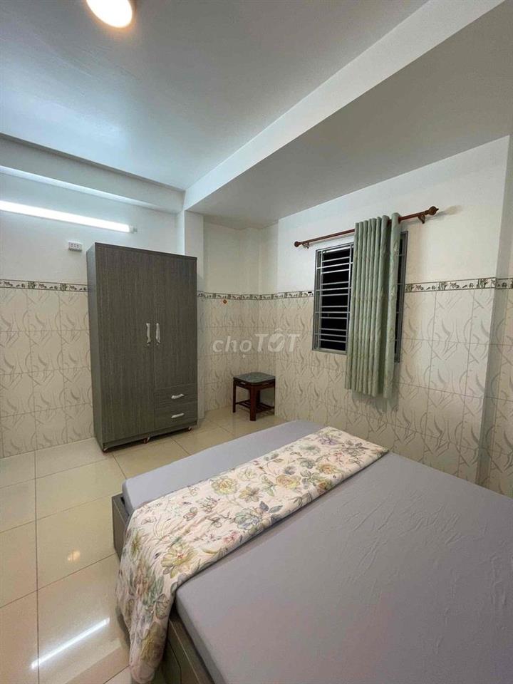 Cho thuê CHDV full nội thất , thang máy , cửa sổ , chỗ oto , kề BHX