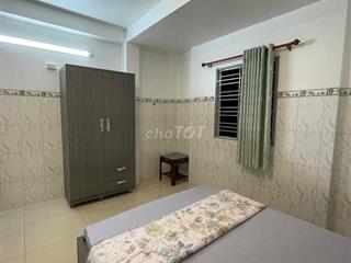 Cho thuê CHDV full nội thất , thang máy , cửa sổ , chỗ oto , kề BHX