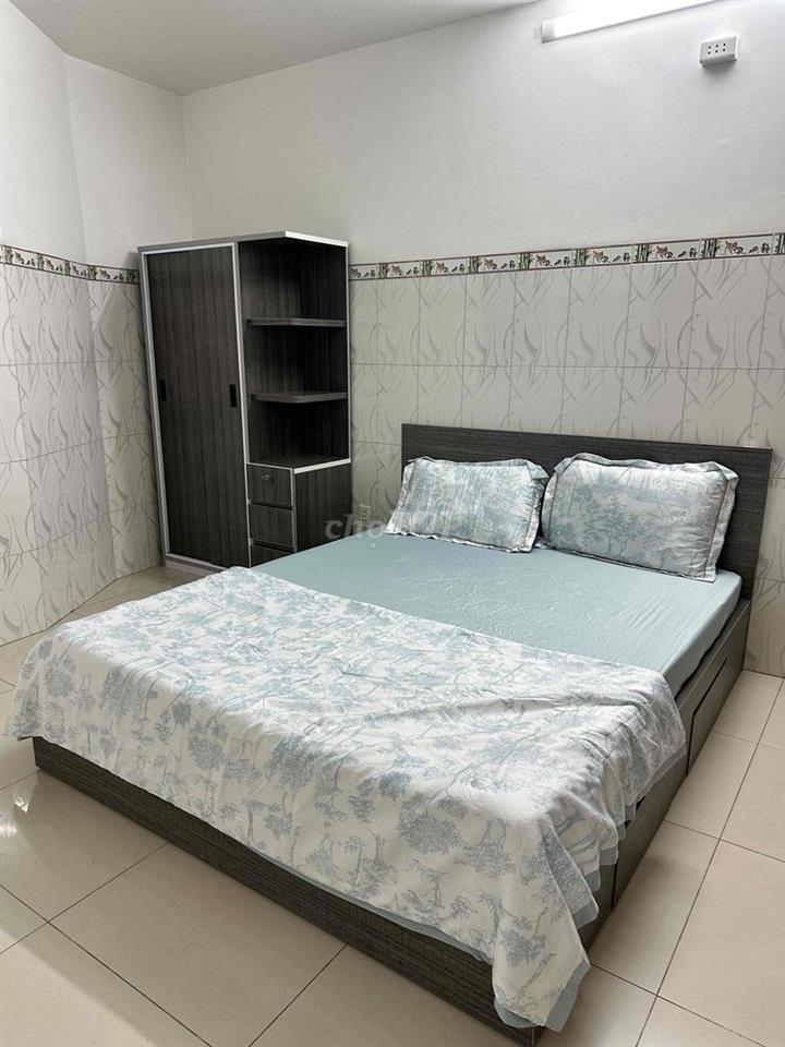 Cho thuê CHDV full nội thất , thang máy , cửa sổ , chỗ oto , kề BHX