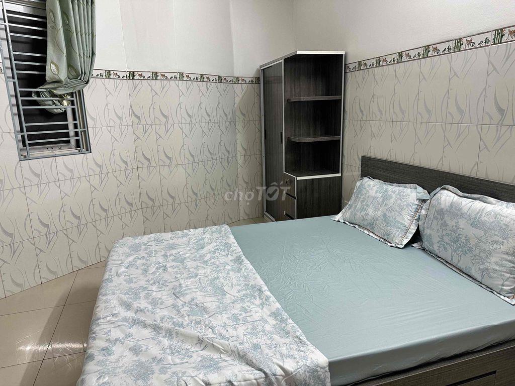 Cho thuê CHDV full nội thất , thang máy , cửa sổ , chỗ oto , kề BHX