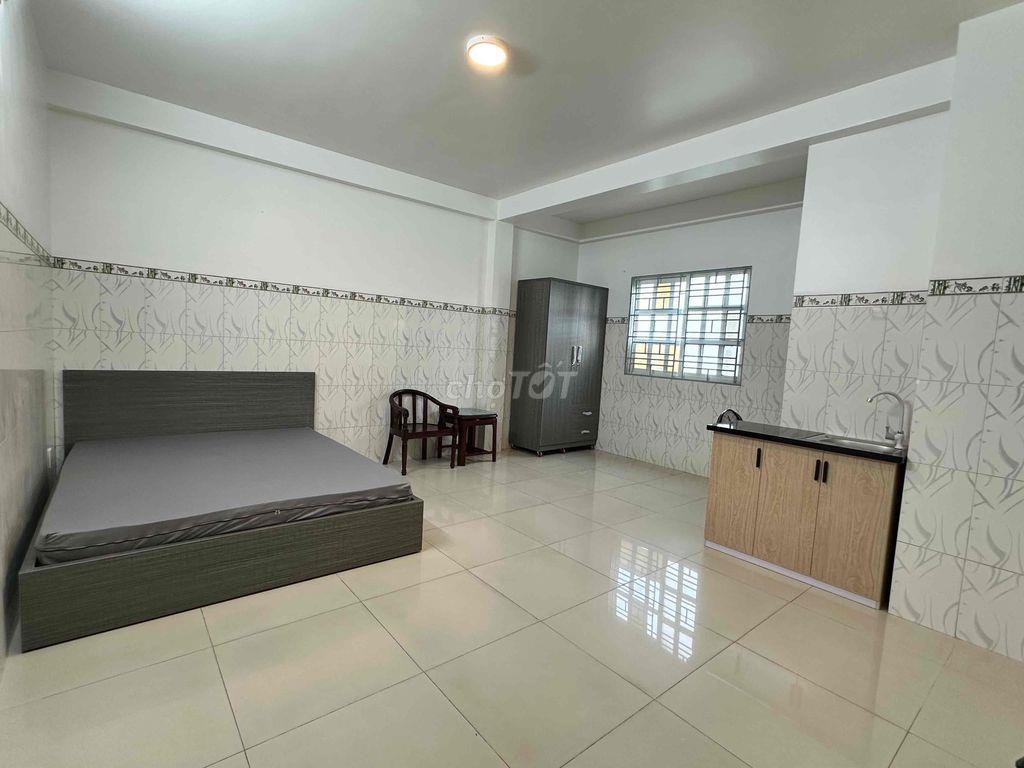 Cho thuê CHDV full nội thất , thang máy , cửa sổ , chỗ oto , kề BHX