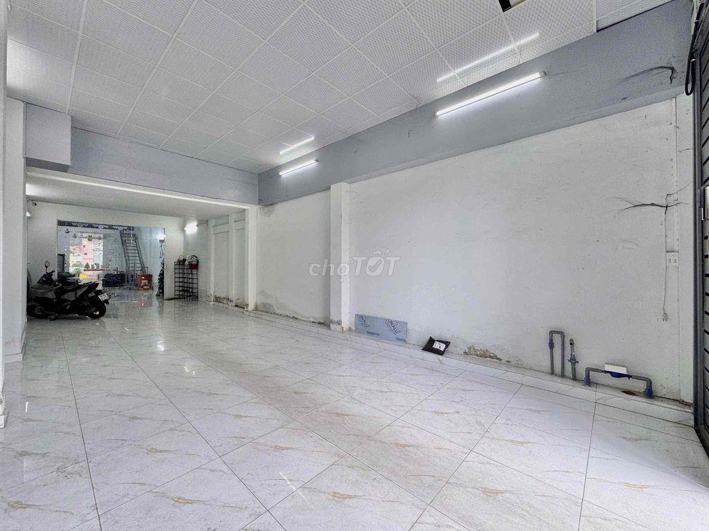 Mặt bằng kinh doanh - văn phòng - ngay ngã tư 4 xã - 200m2