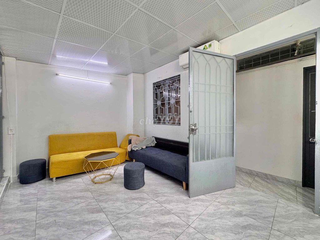 Mặt bằng kinh doanh - văn phòng - ngay ngã tư 4 xã - 200m2