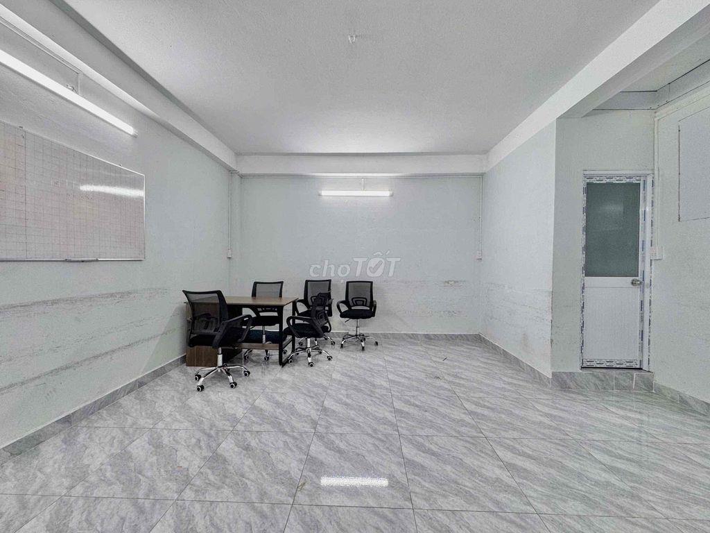 Mặt bằng kinh doanh - văn phòng - ngay ngã tư 4 xã - 200m2