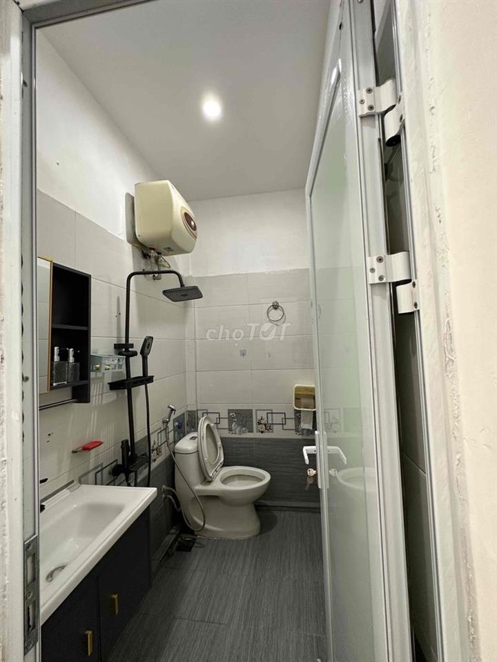 bán nhà chính chủ ngõ trại cá trung tâm cạnh trường học, bệnh viển