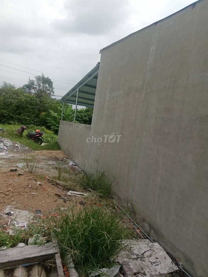 nhà  gần chợ gần khu công nghiệp hóa phú