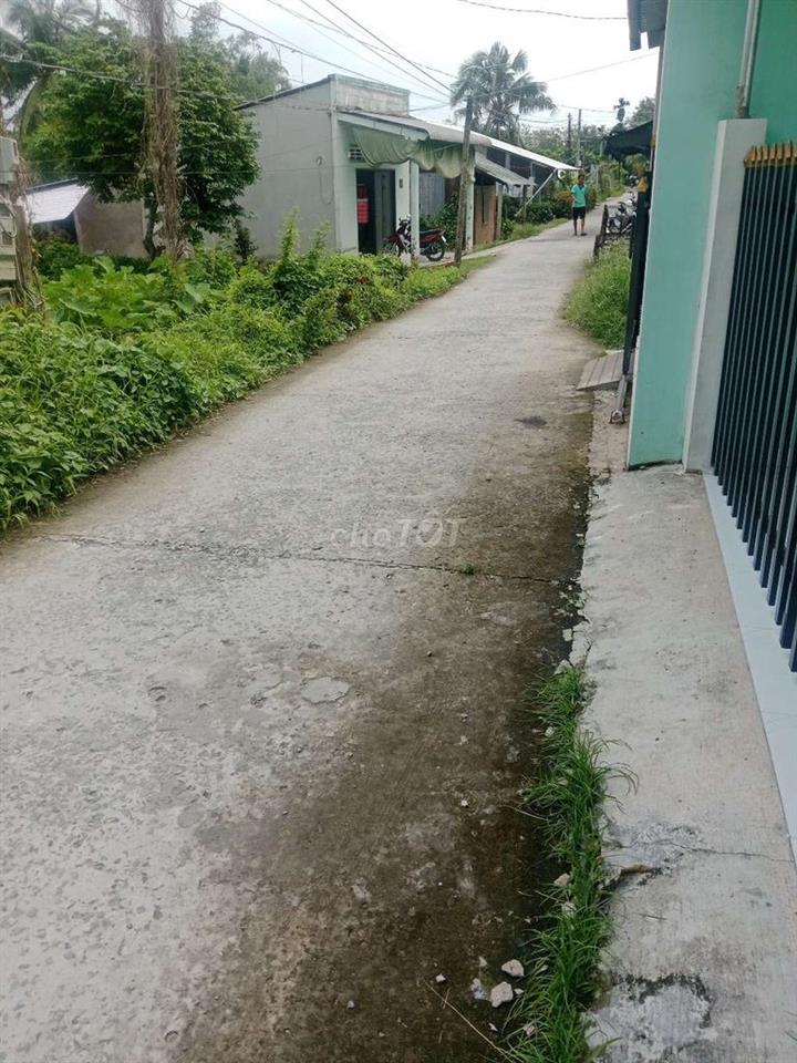 nhà  gần chợ gần khu công nghiệp hóa phú