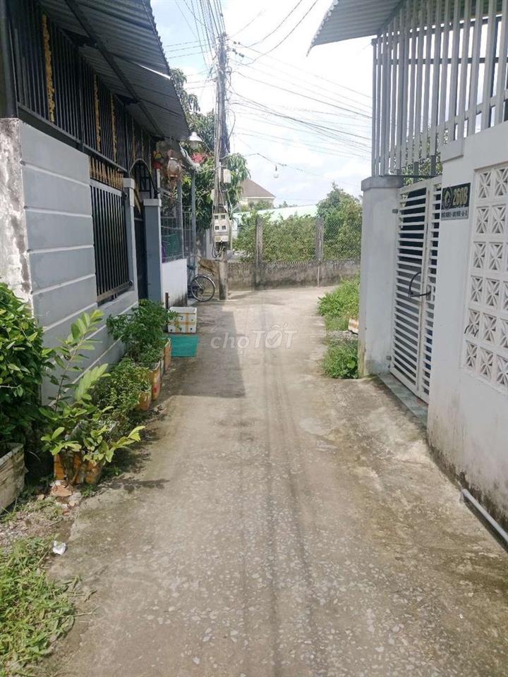  đất  gần đến phạm hùng , cầu ông me phương 4