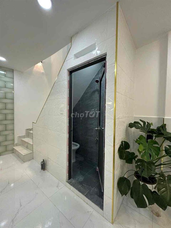 ngang 3.2m dài 7m 1 trệt 1 lầu ở ngay Nhà 2 PN, 2Wc