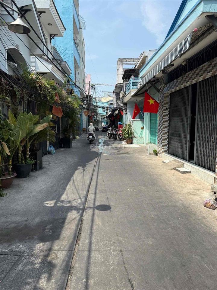 5m2 x 13m, gồm 1 trệt 1 lầu,