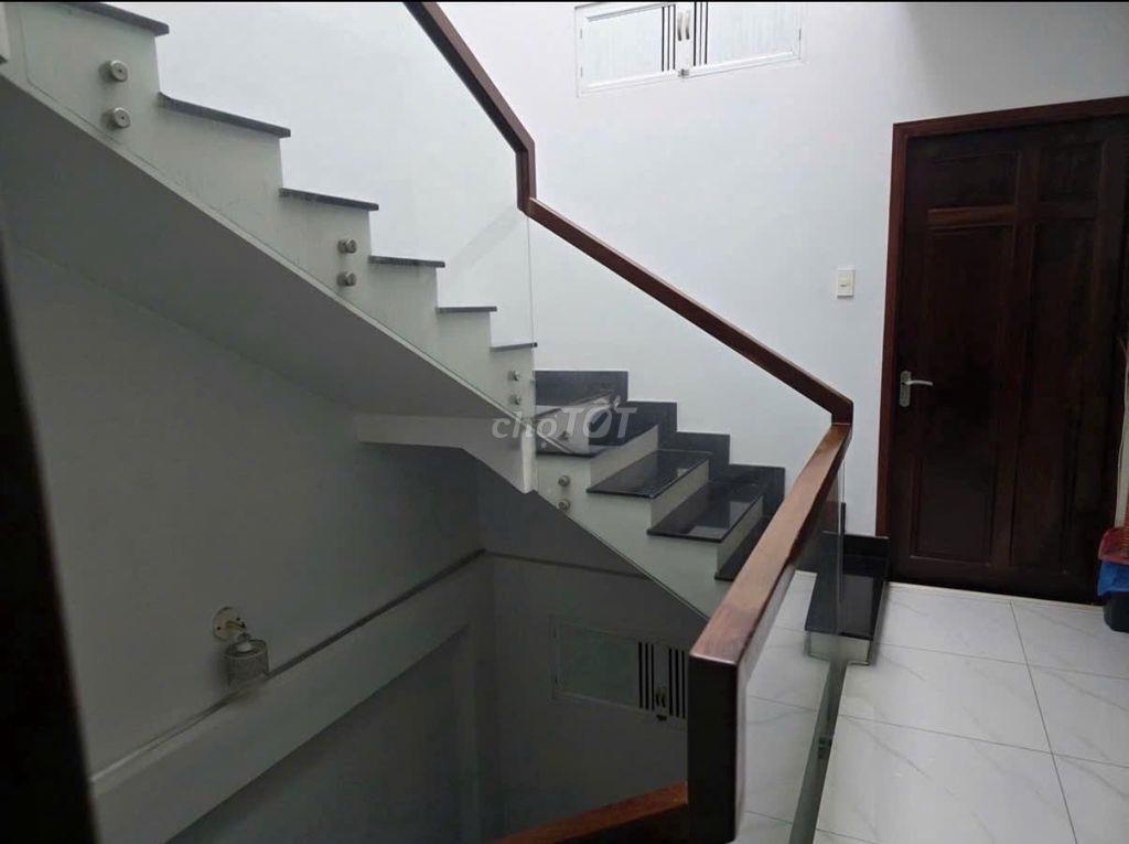 Nhà mới, MT, 4x20. 5 tầng, 2 ST. 6 phòng, 7 WC.
