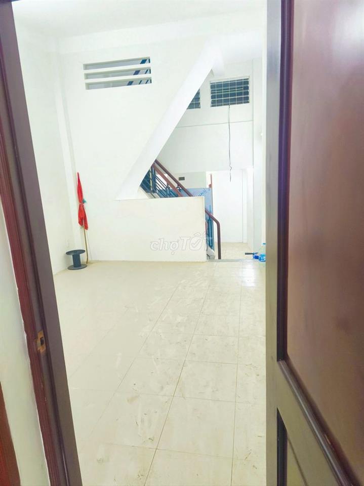 HXH Lê Văn Sỹ, giáp Q3. 4PN, 3WC. Trệt suốt, tiện kinh doanh.