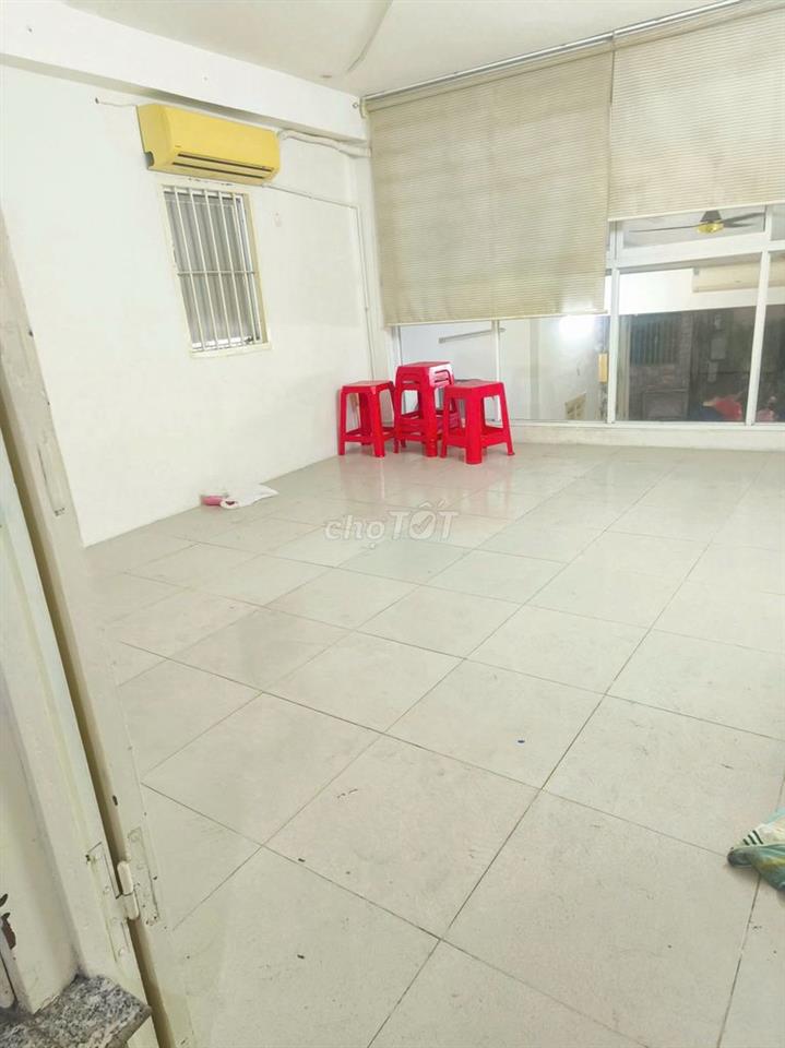 HXH Lê Văn Sỹ, giáp Q3. 4PN, 3WC. Trệt suốt, tiện kinh doanh.