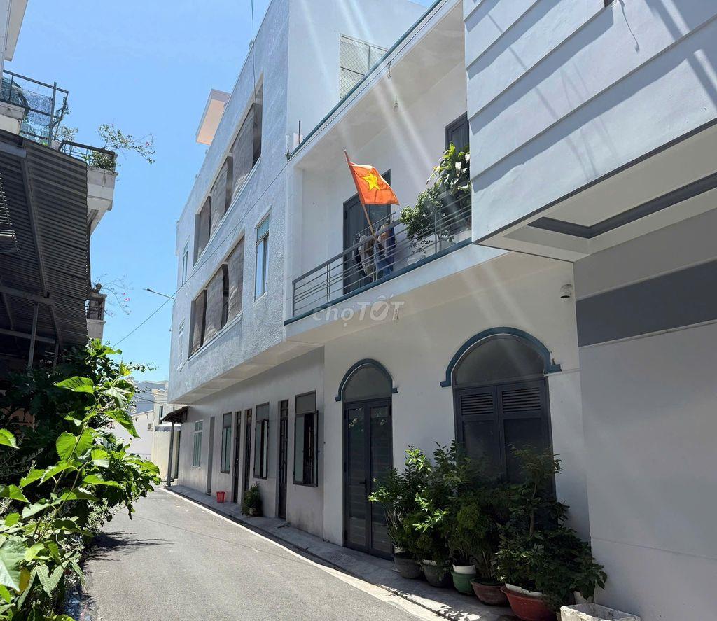 BÁN NHÀ 2 TẦNG XINH XẮN TẠI TP BIỂN NHA TRANG, KHÁNH HÒA