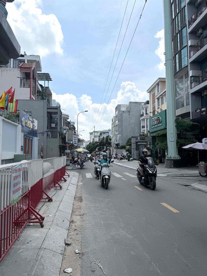 Bán nhà mặt tiền thụt Phan Xích Long - Có sẵn dòng tiền thuê - 4.7 Tỷ