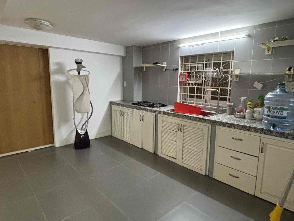 Căn hộ góc tầng trệt Lô B Chung cư, B0.1 hẻm số 09 Lý Văn Phức, phường