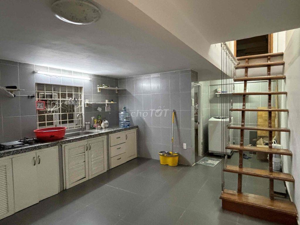 Căn hộ góc tầng trệt Lô B Chung cư, B0.1 hẻm số 09 Lý Văn Phức, phường