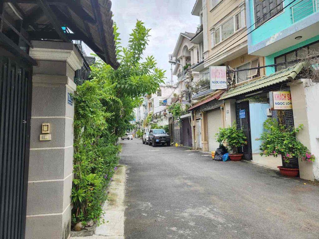 Bán nhà phố 102.5m2 - Kiều Đàm  Him Lam -  đẹp, ở ngay 4,5x23m tặng ..