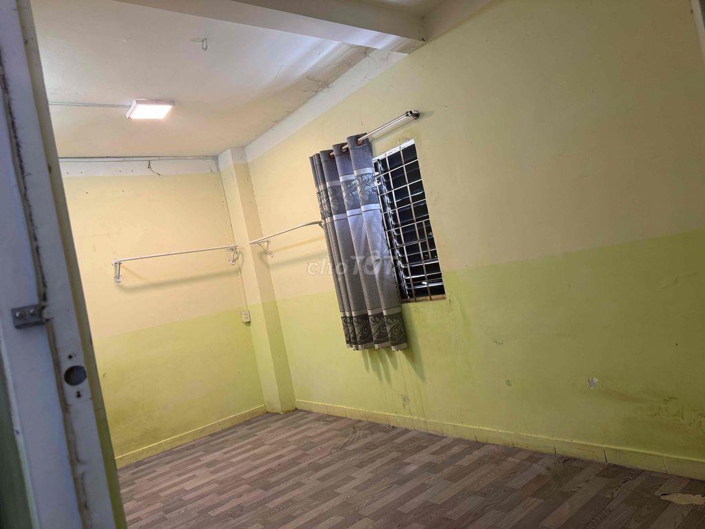 cho thuê phòng trọ tại 714 Lạc long quân Mặt đường chính