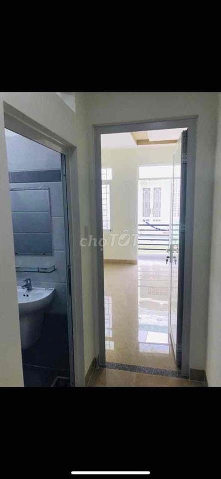 PHÒNG 20m2 CÓ MÁY LẠNH BAN CÔNG GẦN CHỢ PHẠM VĂN HAI