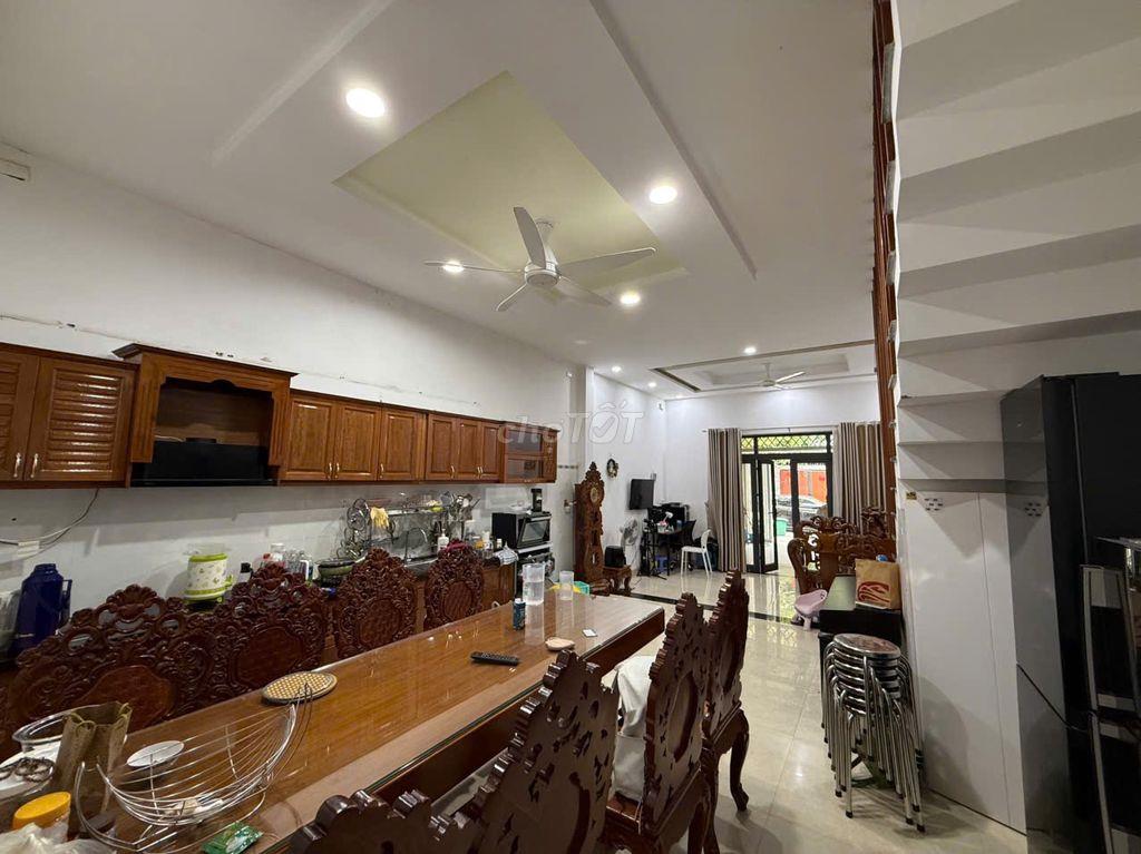 Cần bán nhà.