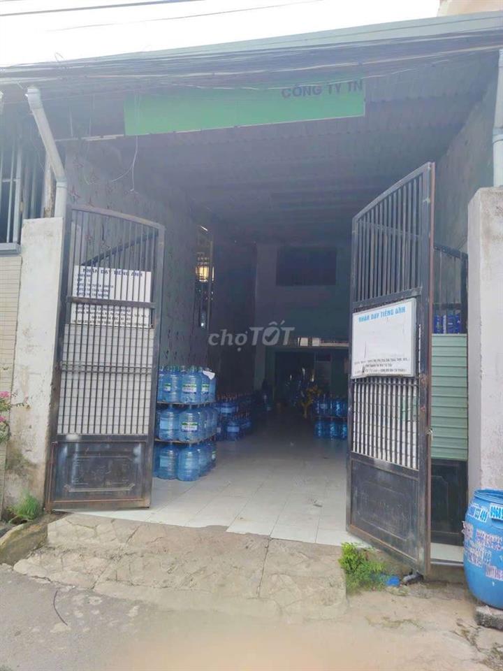 Cho thuê nhà 175m2 sân rộng rãi, 2 phòng