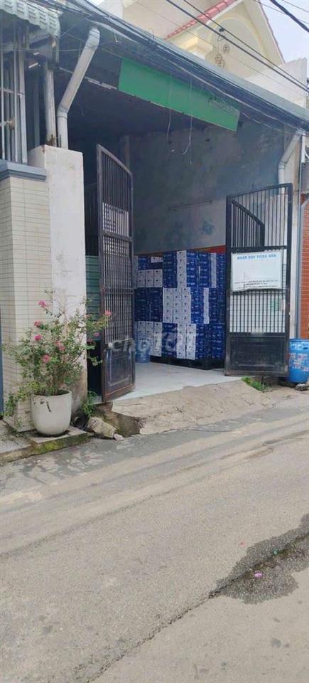 Cho thuê nhà 175m2 sân rộng rãi, 2 phòng