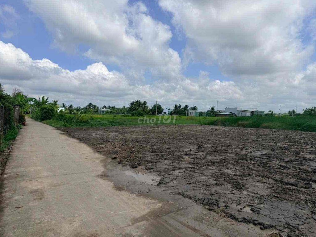 cách thị trấn 2,5km thổ cư giá chỉ 330tr