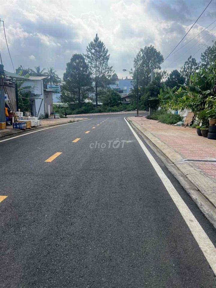 2 căn nhà trung tâm phường blao bảo Lộc 6tỉ 10 x20 ful thổ cư