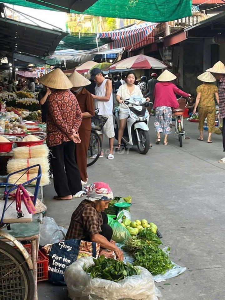 bán nhà giữa chợ vọc